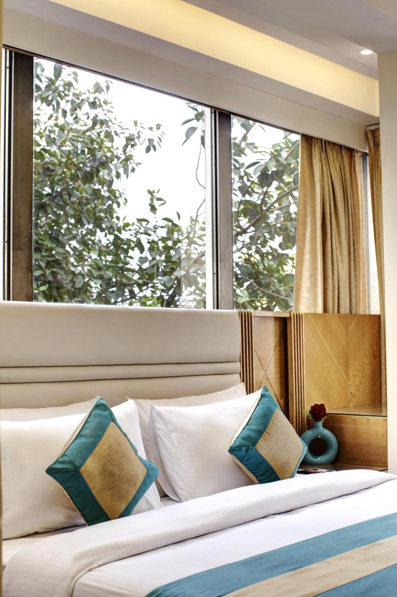 Hotel Krishna Plaza 'New Delhi' - By M S Hospitality Exteriör bild