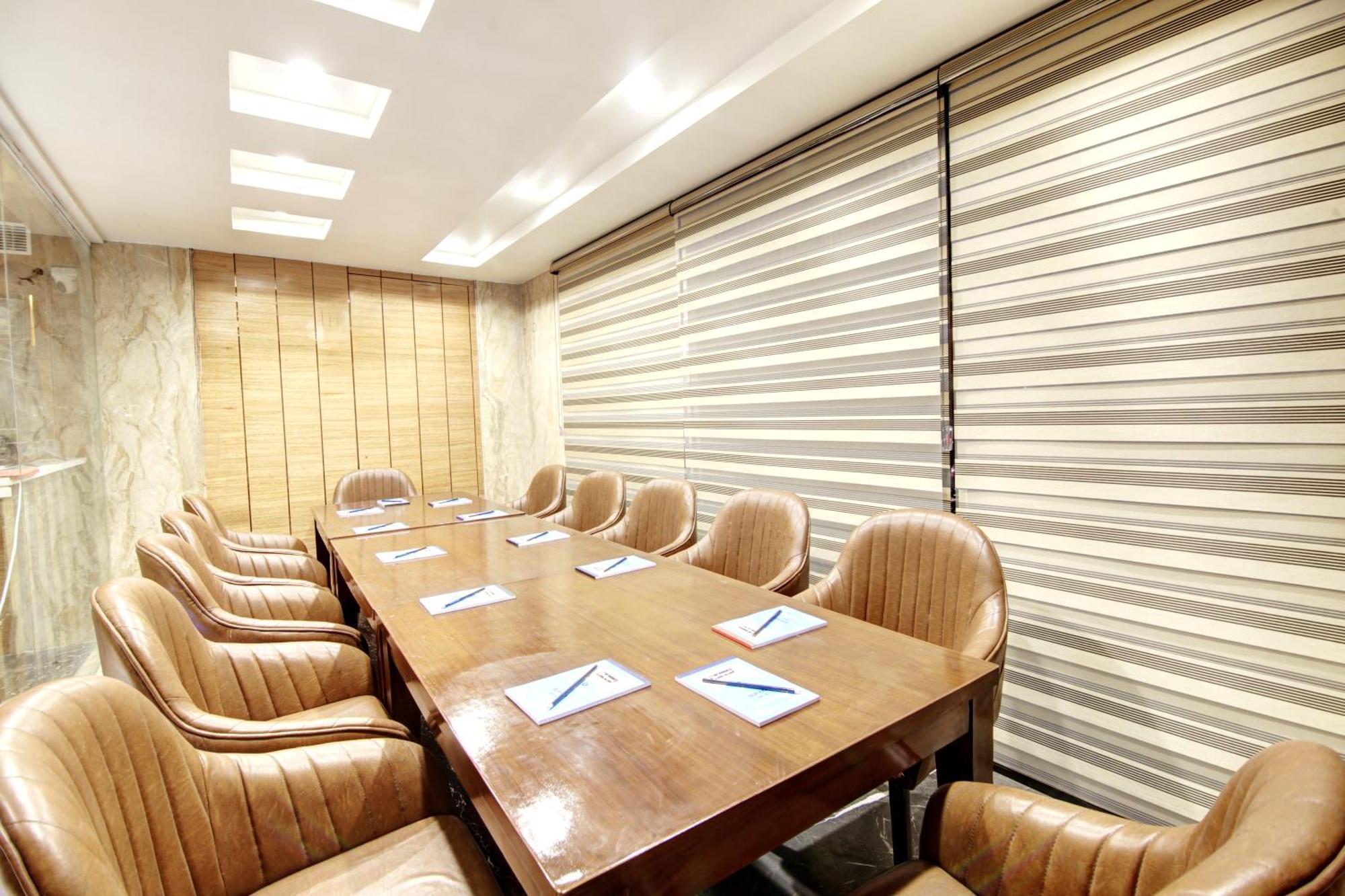 Hotel Krishna Plaza 'New Delhi' - By M S Hospitality Exteriör bild