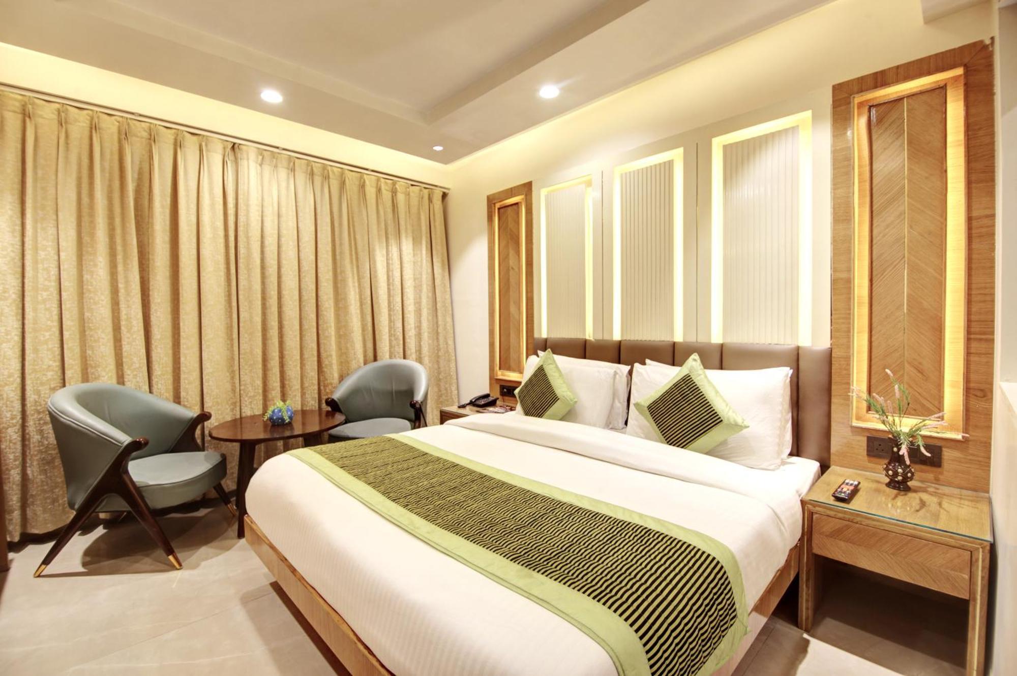 Hotel Krishna Plaza 'New Delhi' - By M S Hospitality Exteriör bild