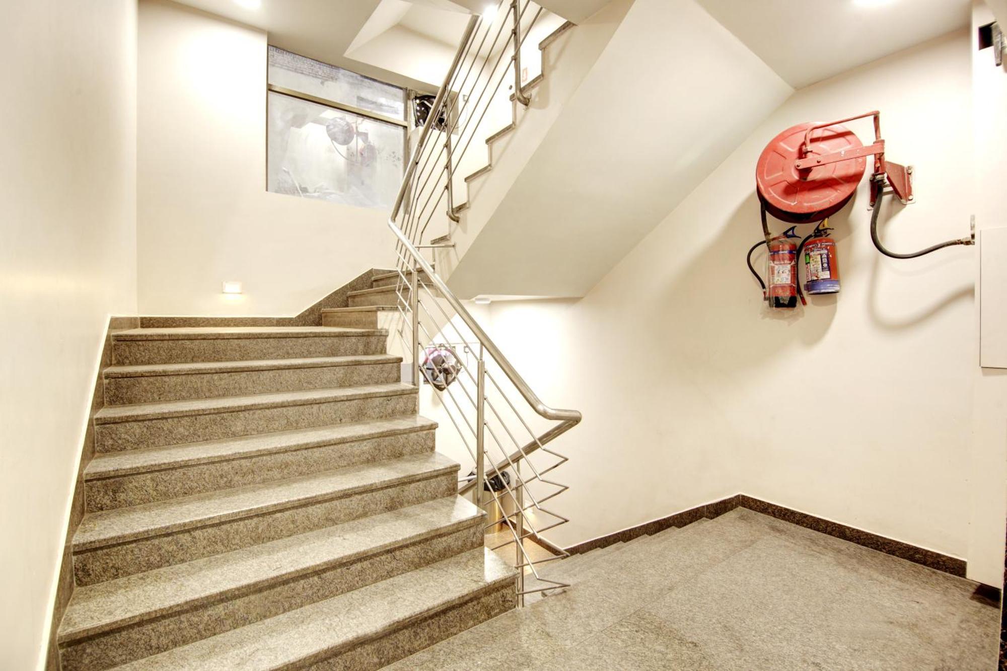 Hotel Krishna Plaza 'New Delhi' - By M S Hospitality Exteriör bild