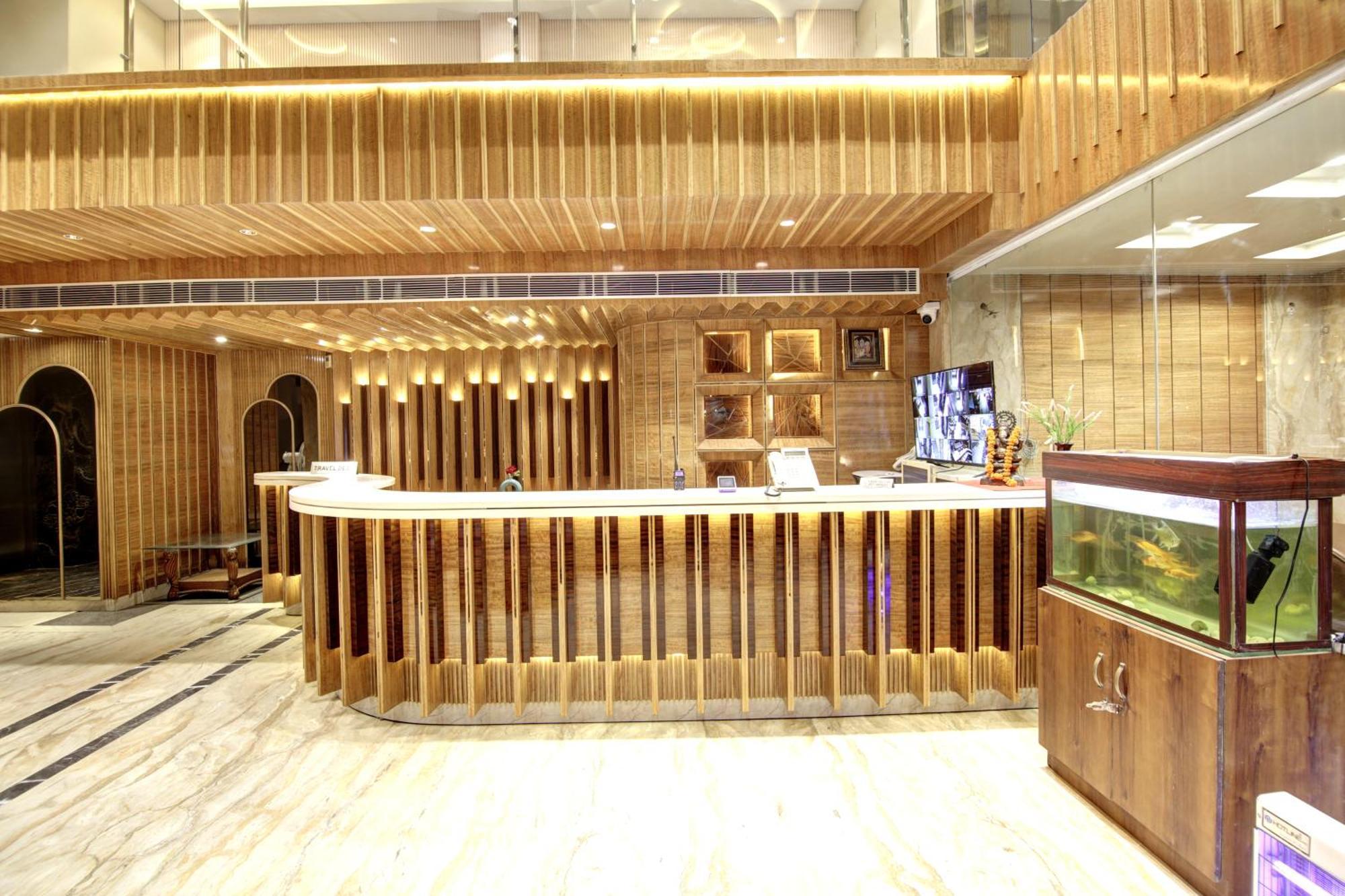 Hotel Krishna Plaza 'New Delhi' - By M S Hospitality Exteriör bild