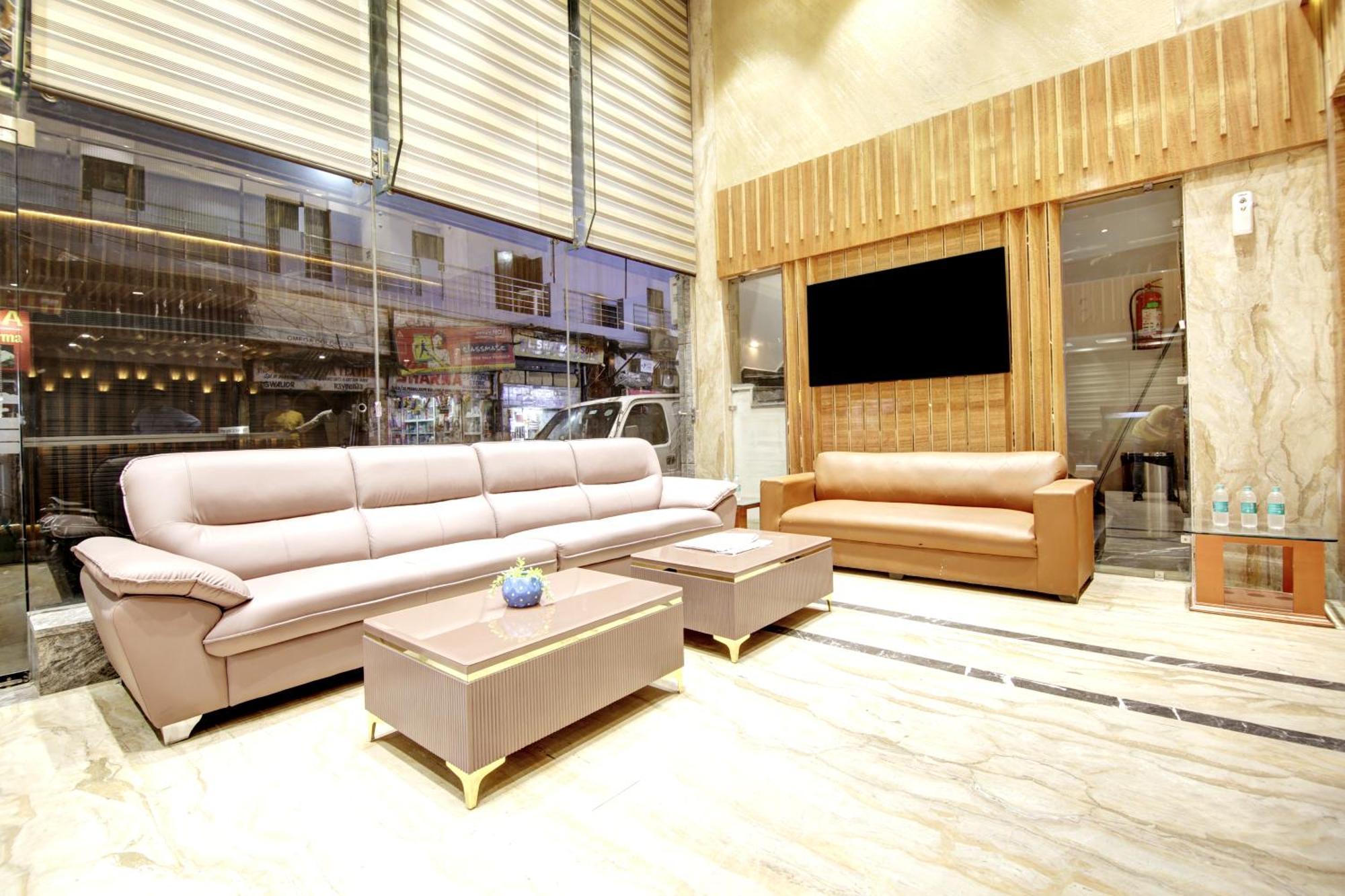 Hotel Krishna Plaza 'New Delhi' - By M S Hospitality Exteriör bild