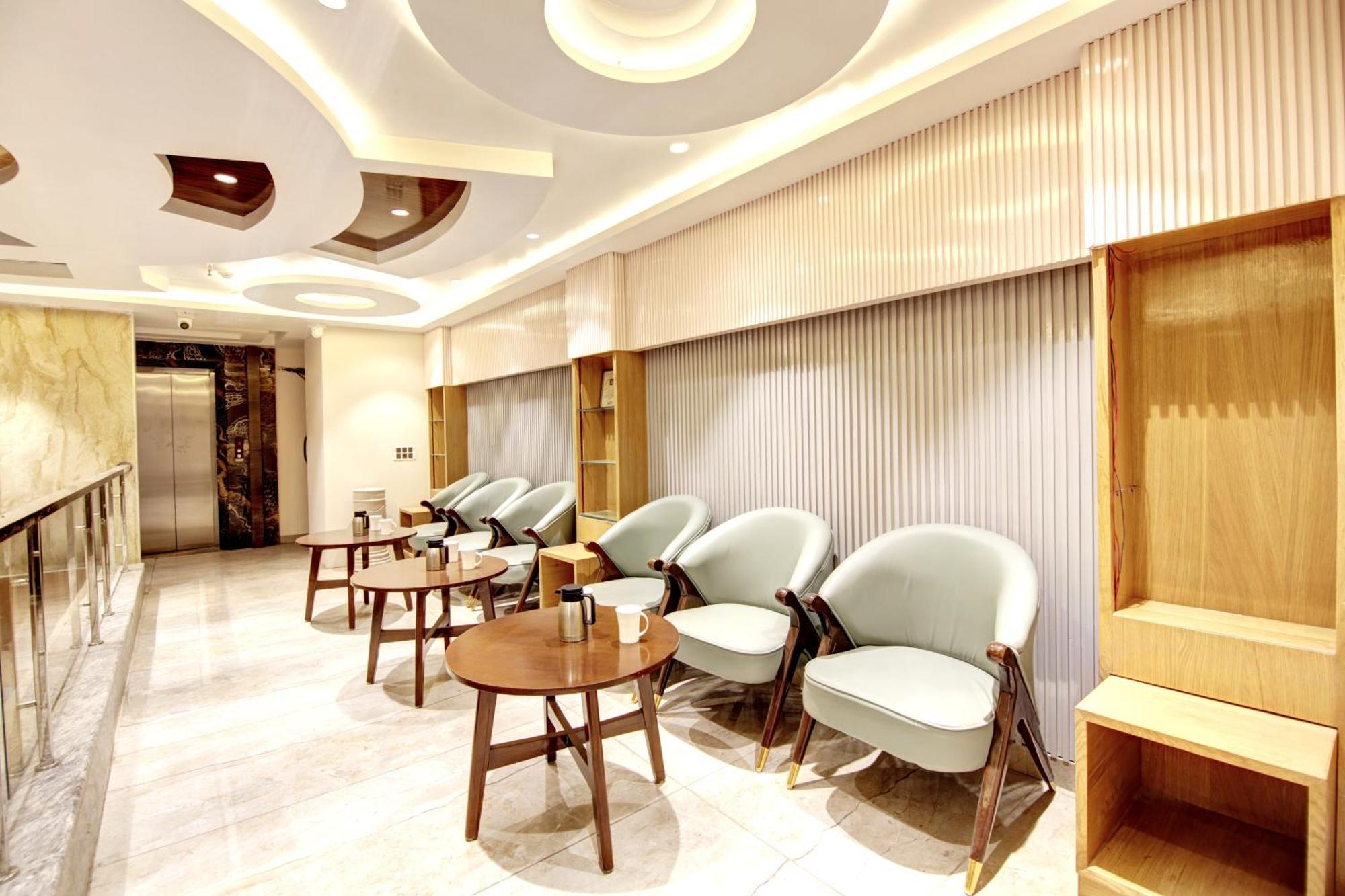 Hotel Krishna Plaza 'New Delhi' - By M S Hospitality Exteriör bild