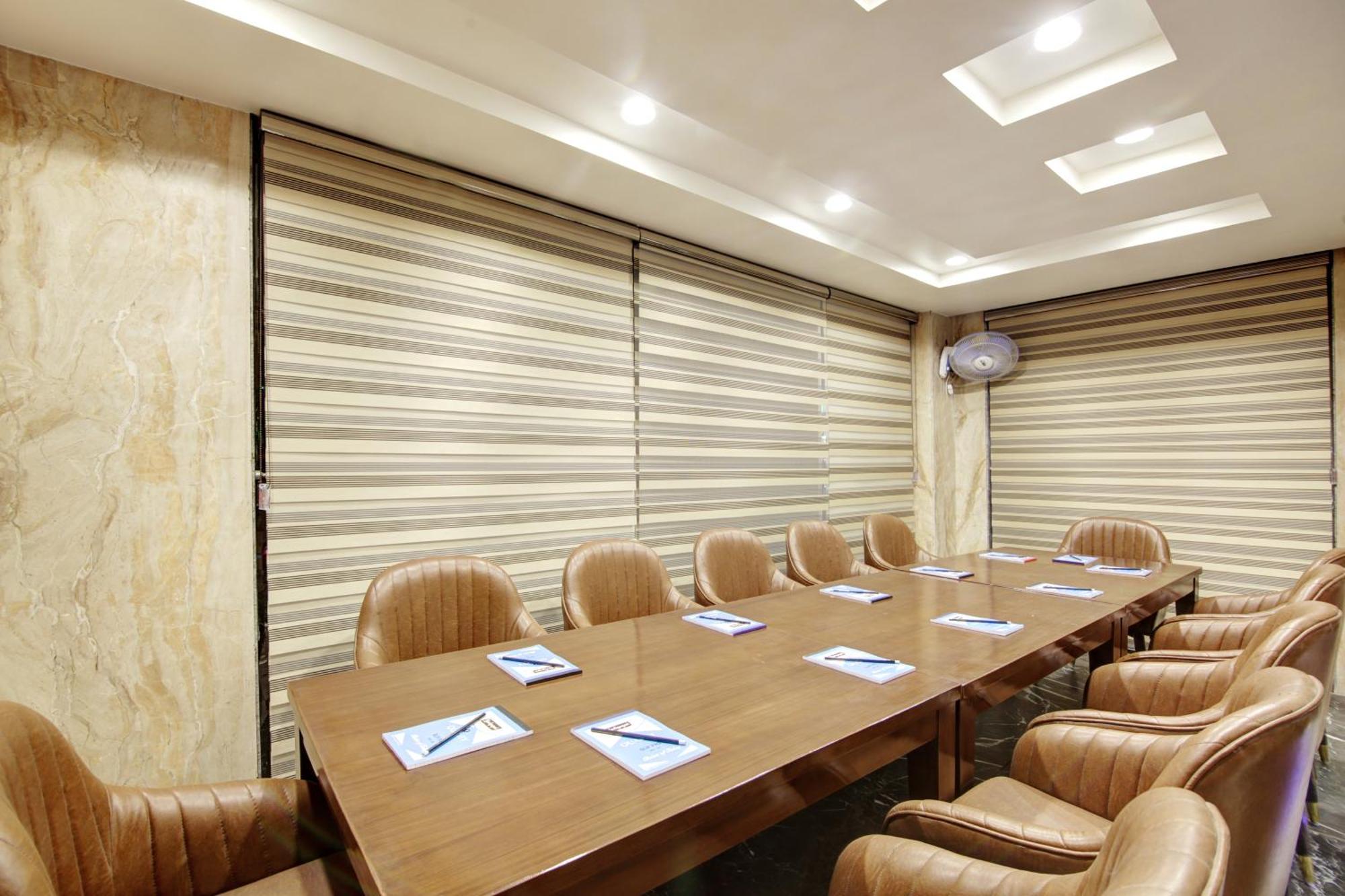 Hotel Krishna Plaza 'New Delhi' - By M S Hospitality Exteriör bild
