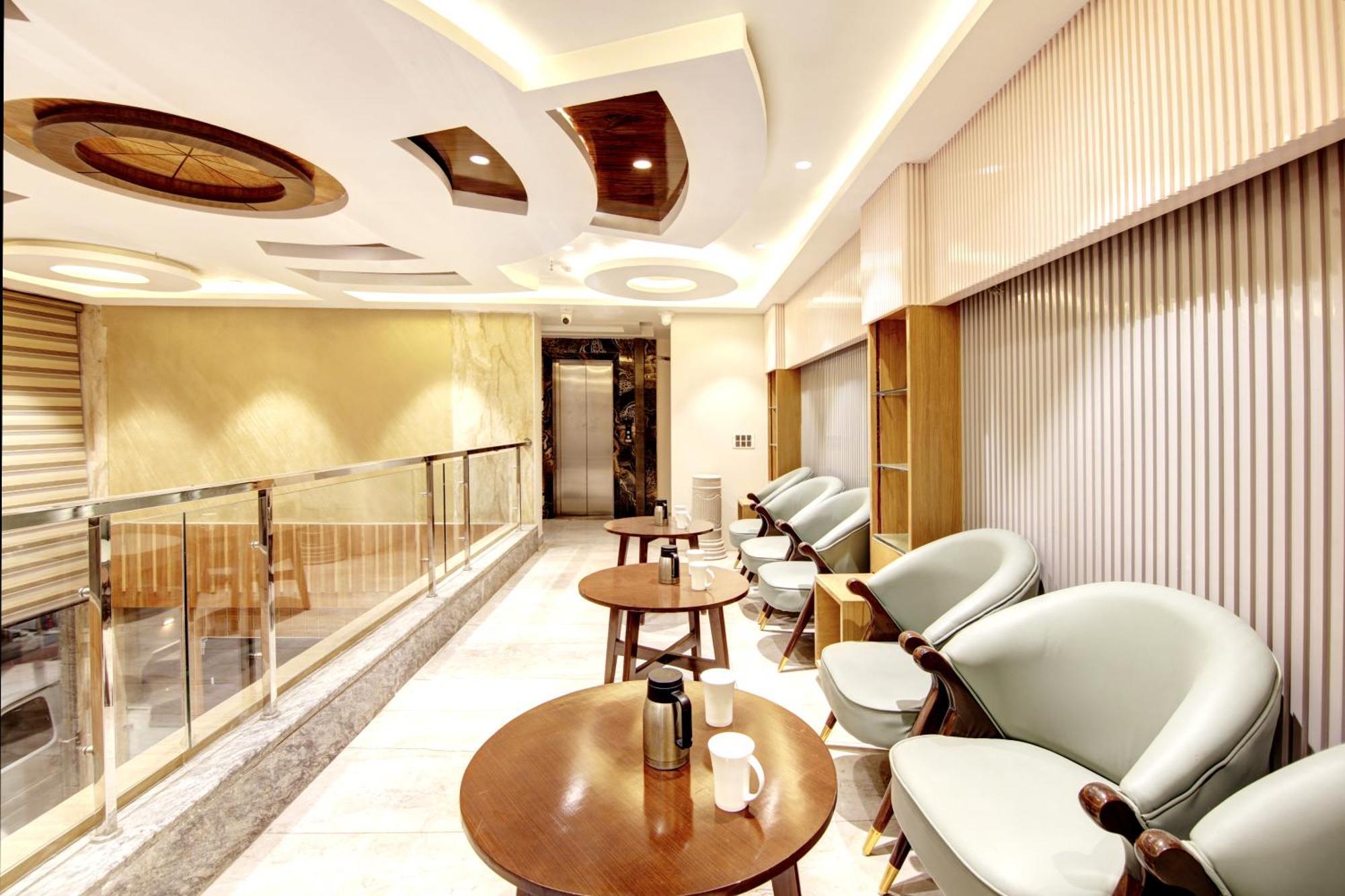 Hotel Krishna Plaza 'New Delhi' - By M S Hospitality Exteriör bild