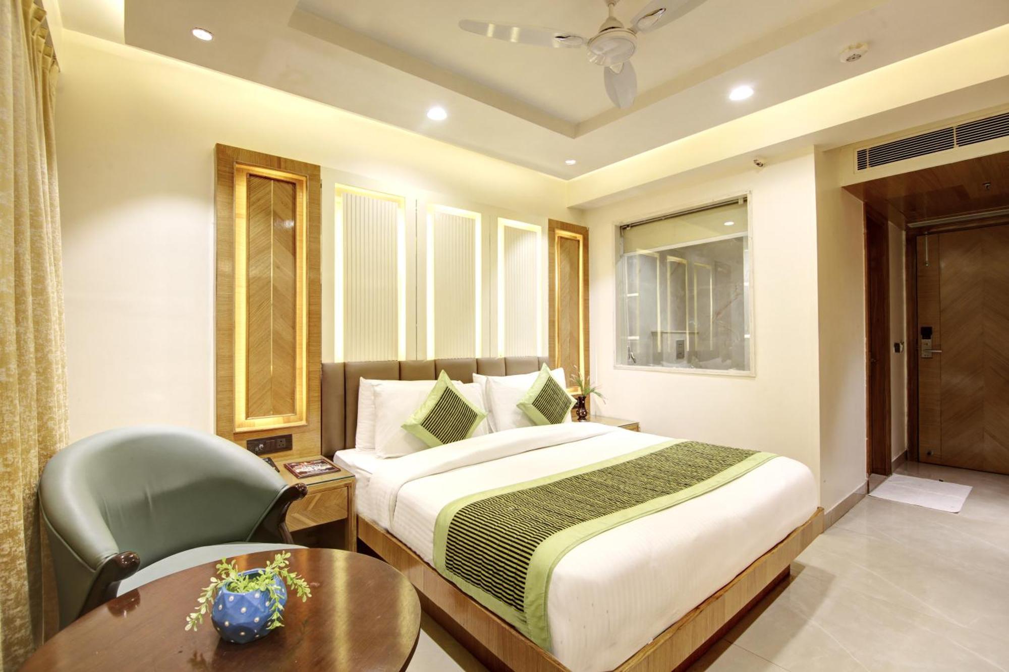 Hotel Krishna Plaza 'New Delhi' - By M S Hospitality Exteriör bild