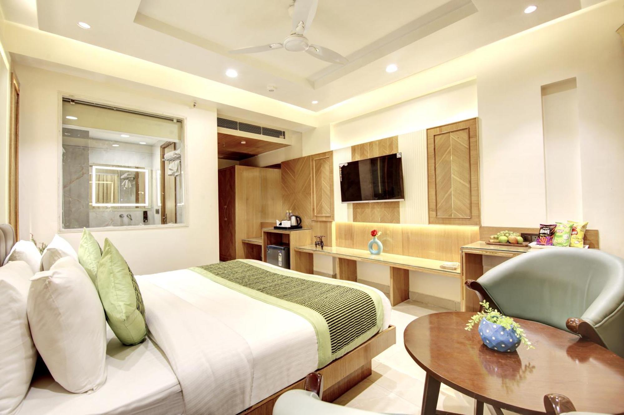 Hotel Krishna Plaza 'New Delhi' - By M S Hospitality Exteriör bild