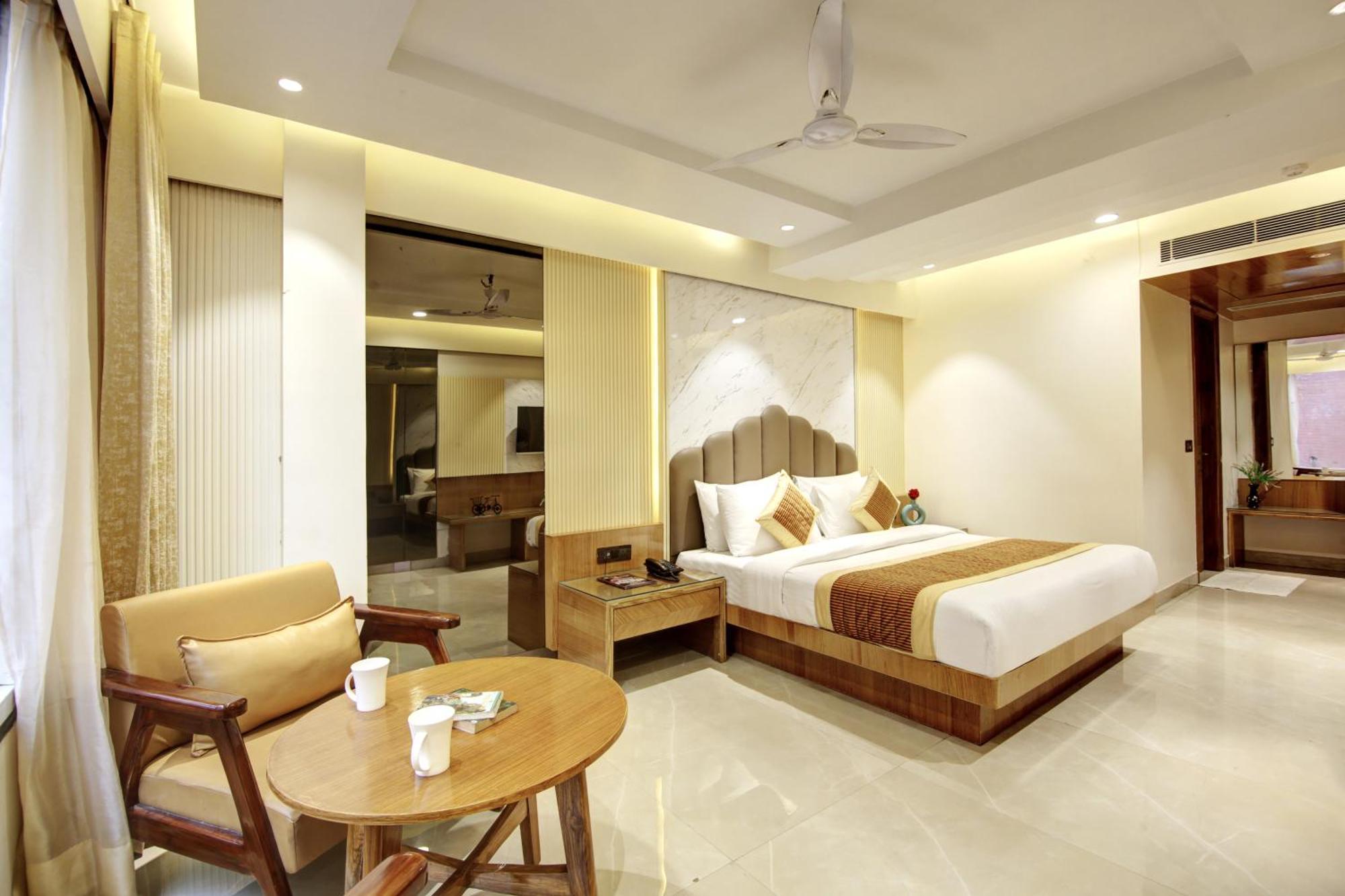 Hotel Krishna Plaza 'New Delhi' - By M S Hospitality Exteriör bild