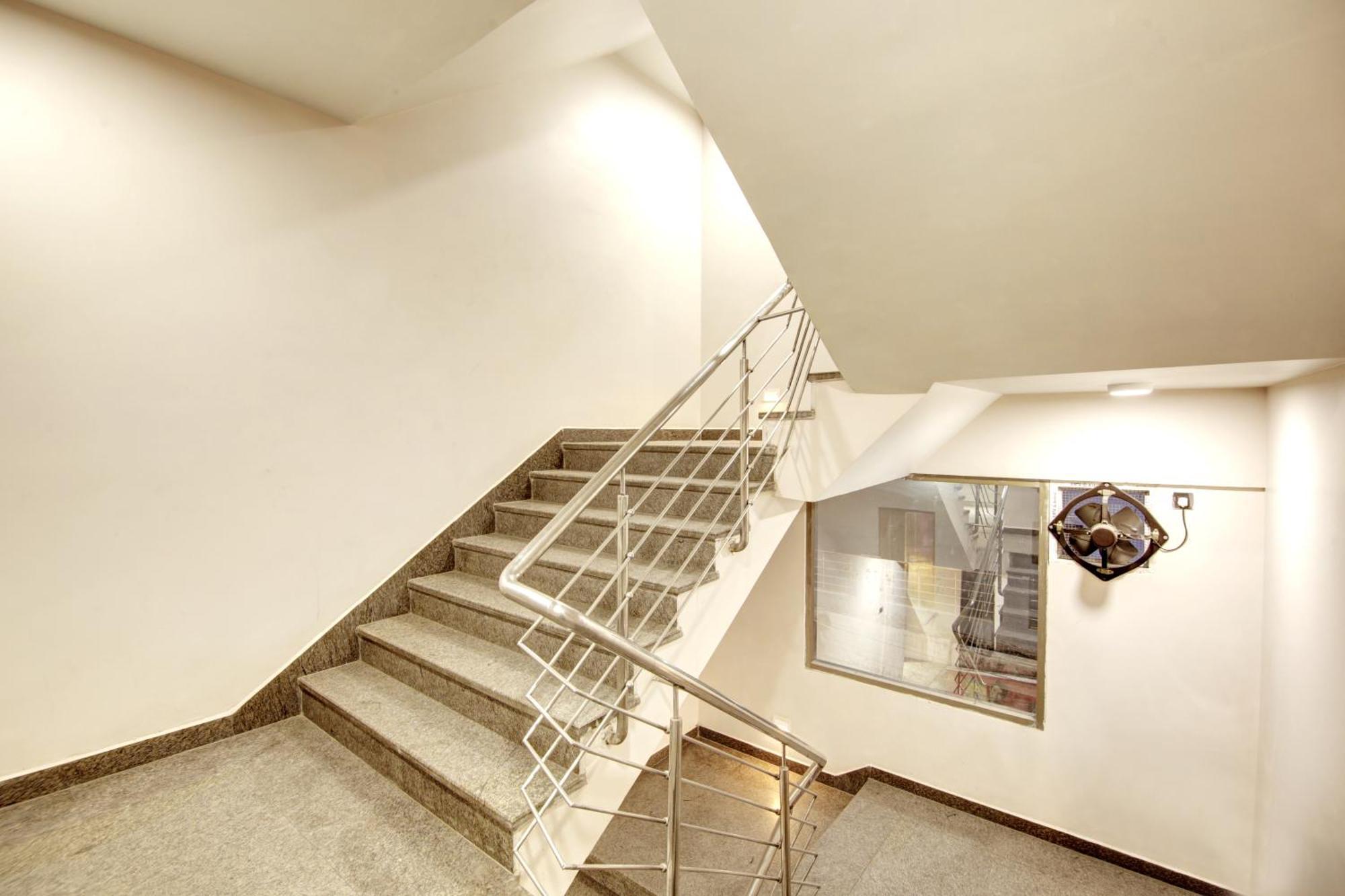 Hotel Krishna Plaza 'New Delhi' - By M S Hospitality Exteriör bild