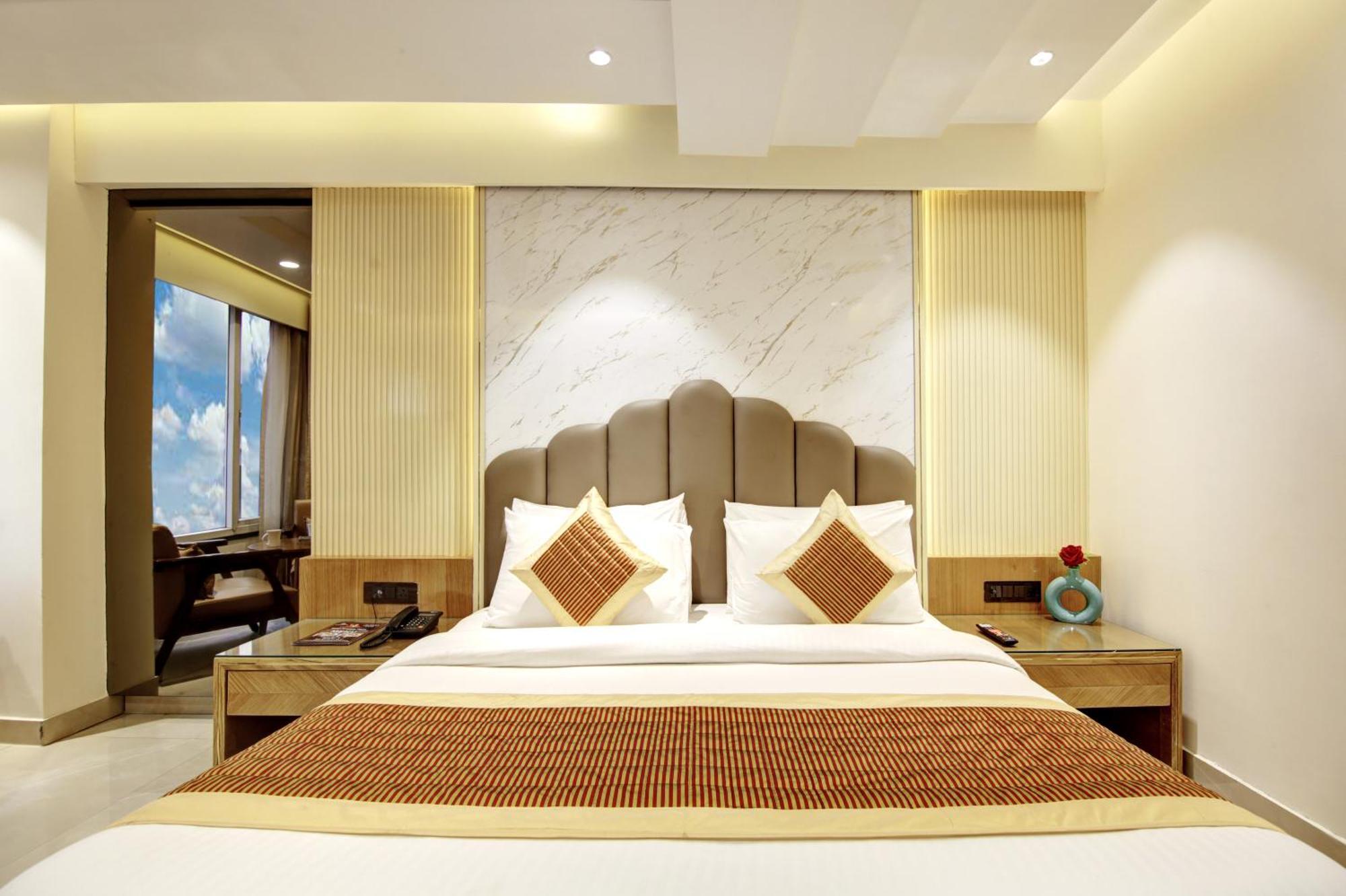 Hotel Krishna Plaza 'New Delhi' - By M S Hospitality Exteriör bild