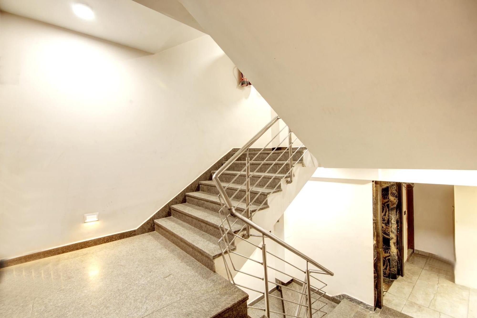 Hotel Krishna Plaza 'New Delhi' - By M S Hospitality Exteriör bild