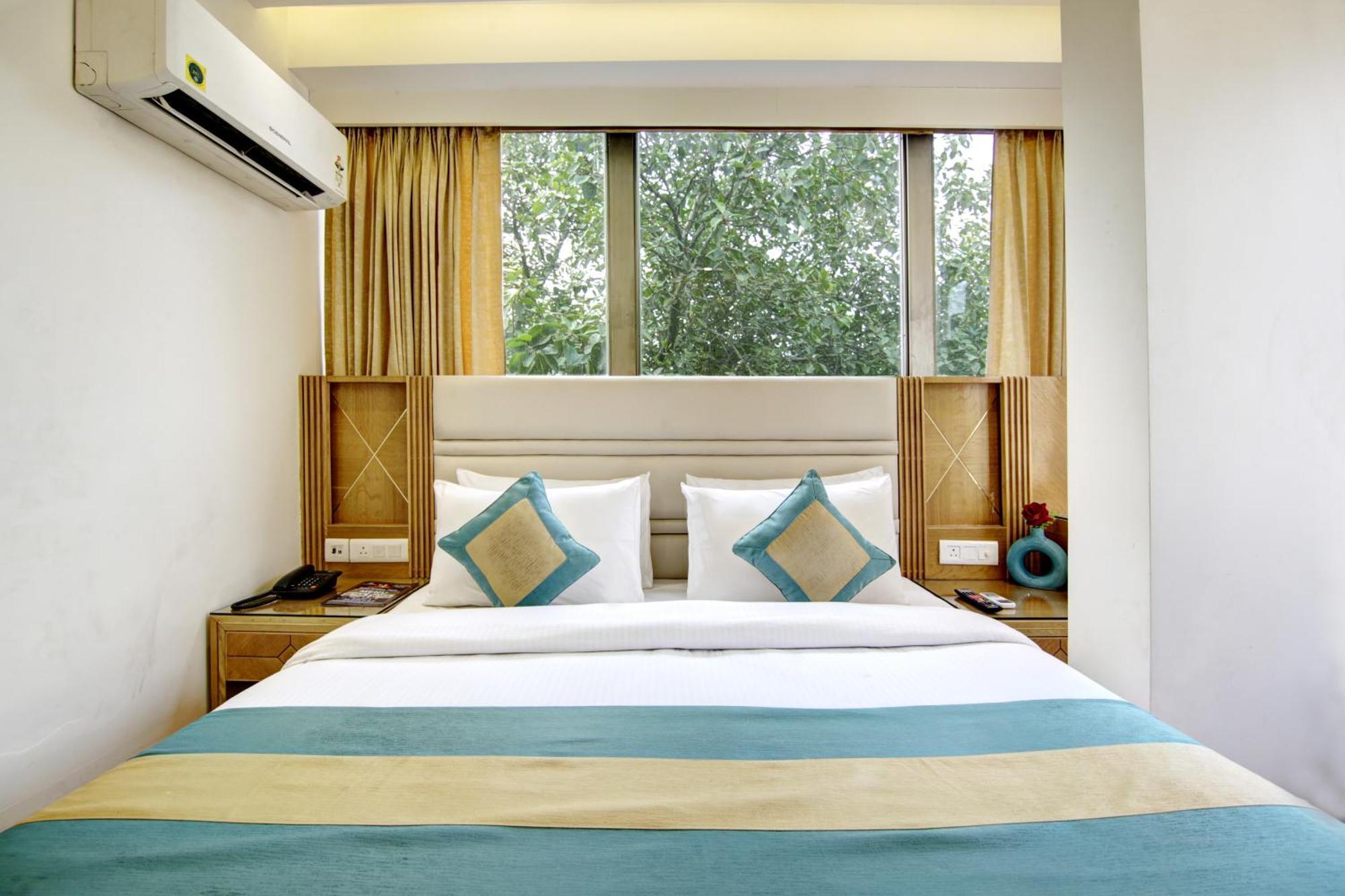 Hotel Krishna Plaza 'New Delhi' - By M S Hospitality Exteriör bild