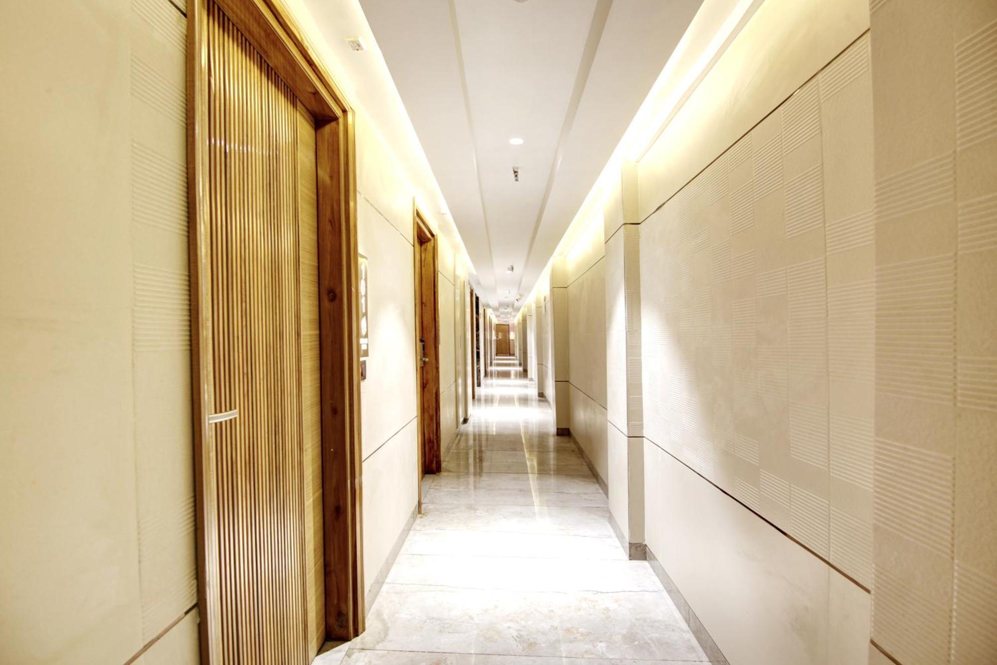 Hotel Krishna Plaza 'New Delhi' - By M S Hospitality Exteriör bild