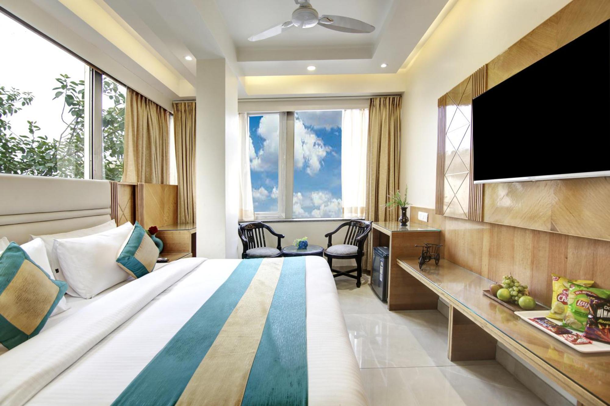 Hotel Krishna Plaza 'New Delhi' - By M S Hospitality Exteriör bild