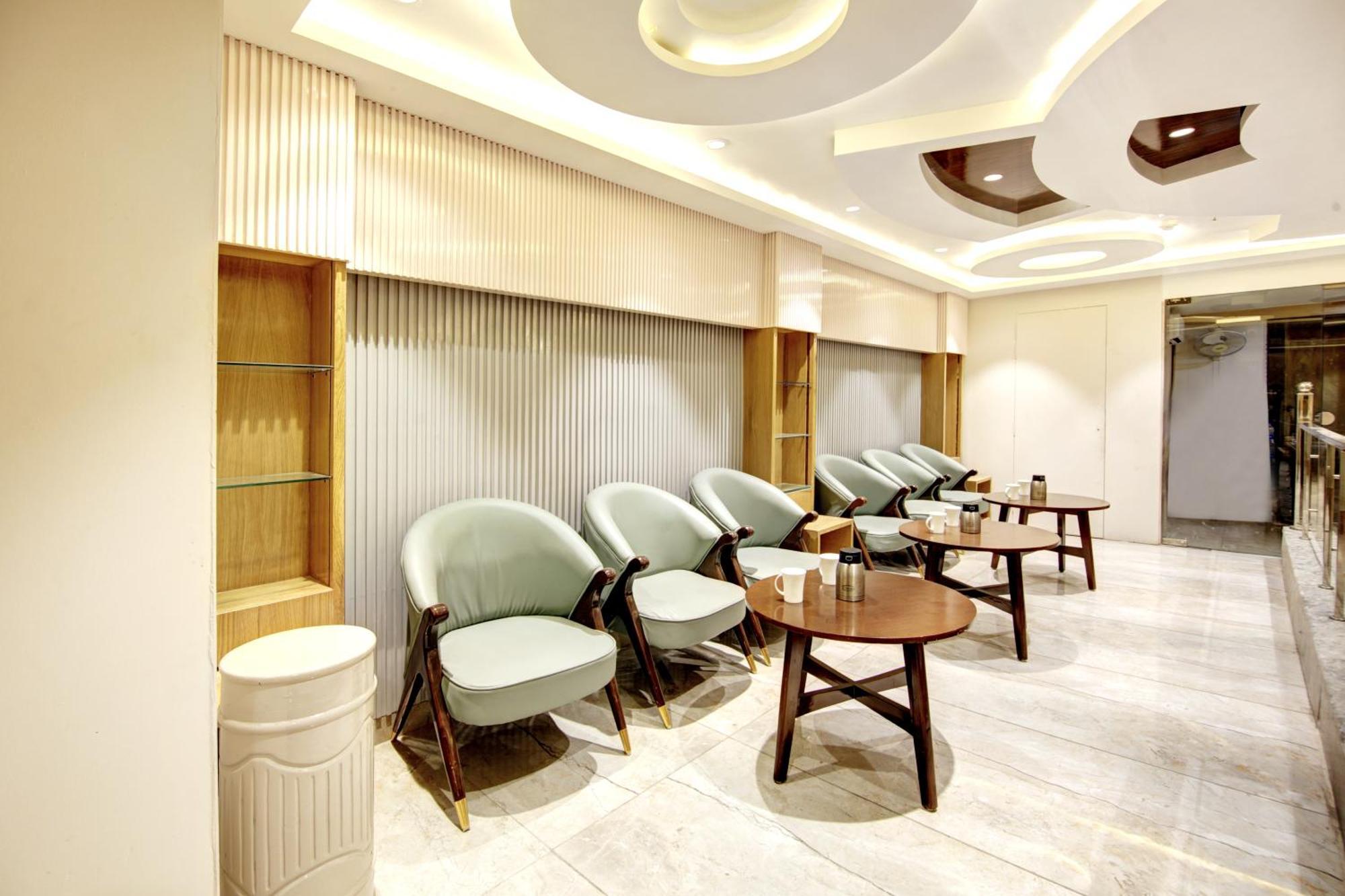 Hotel Krishna Plaza 'New Delhi' - By M S Hospitality Exteriör bild
