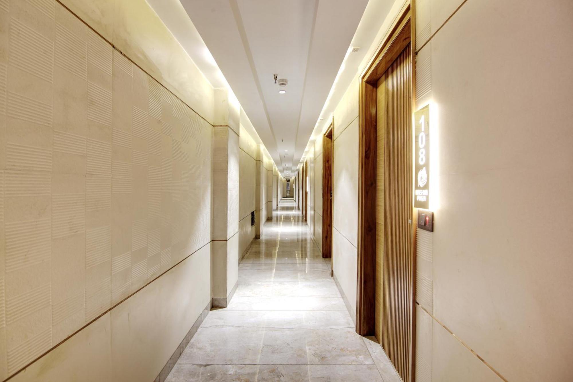 Hotel Krishna Plaza 'New Delhi' - By M S Hospitality Exteriör bild