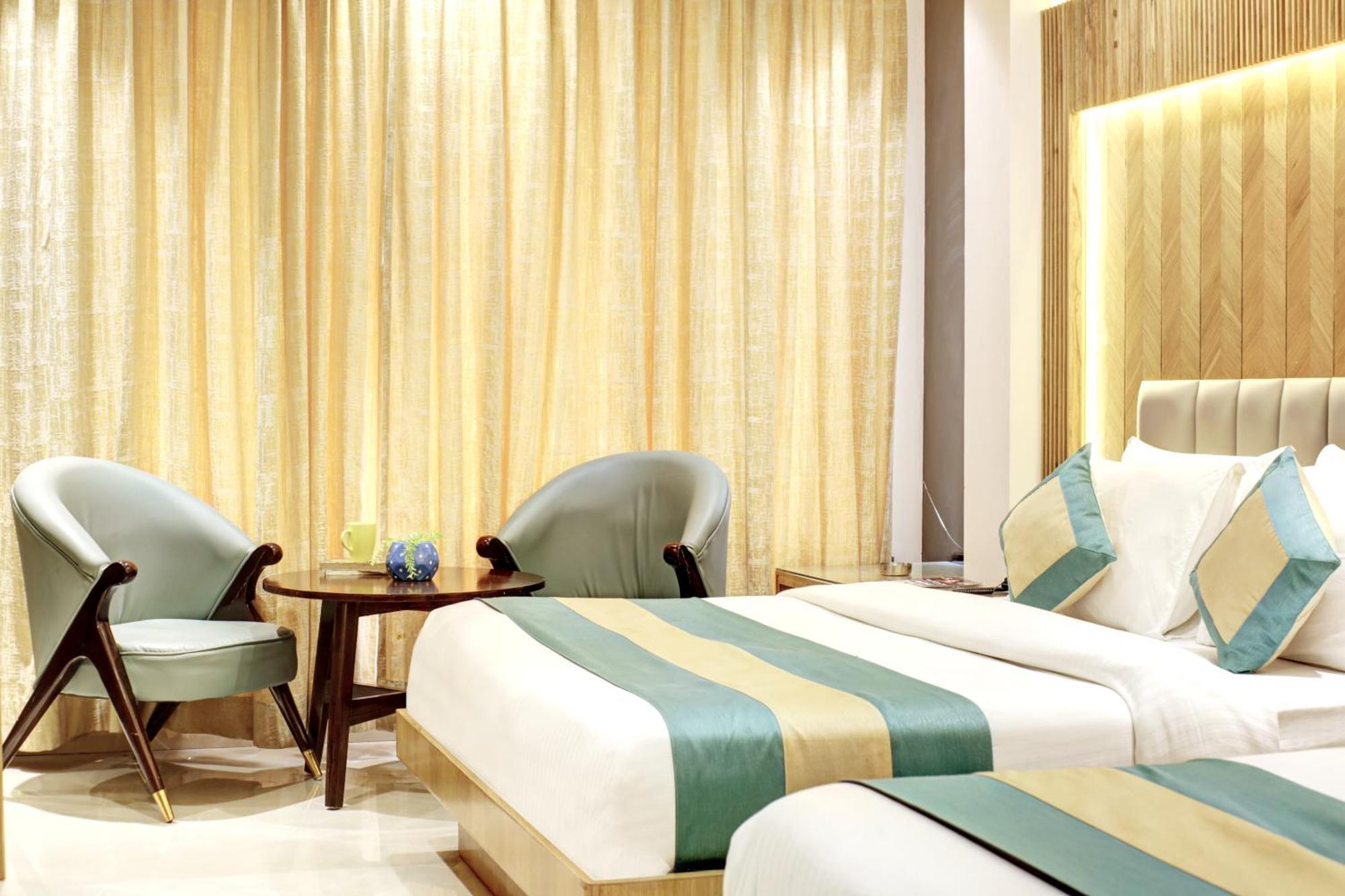 Hotel Krishna Plaza 'New Delhi' - By M S Hospitality Exteriör bild