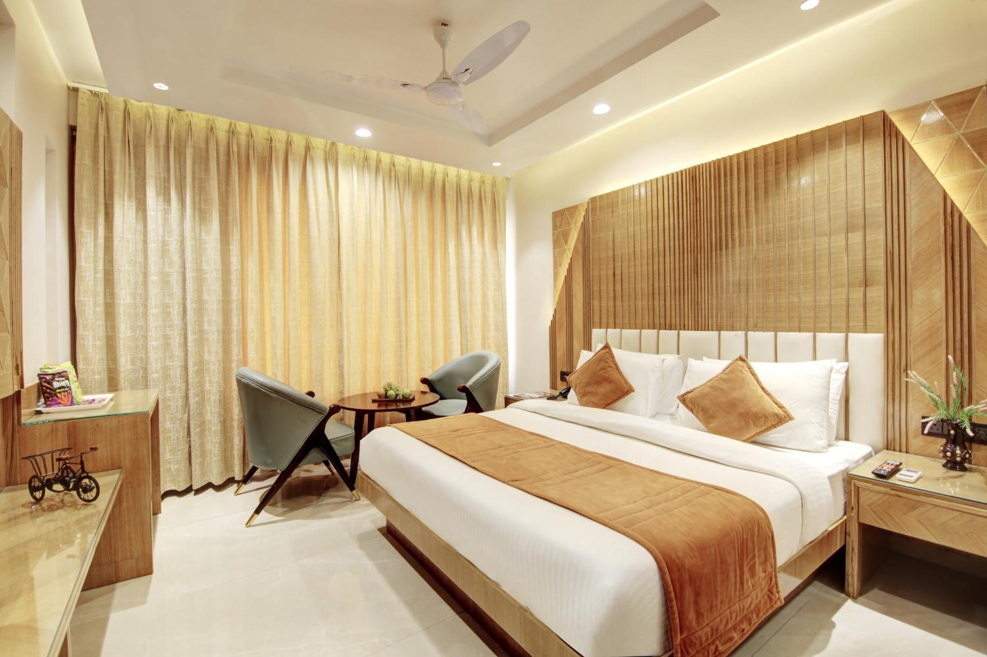 Hotel Krishna Plaza 'New Delhi' - By M S Hospitality Exteriör bild