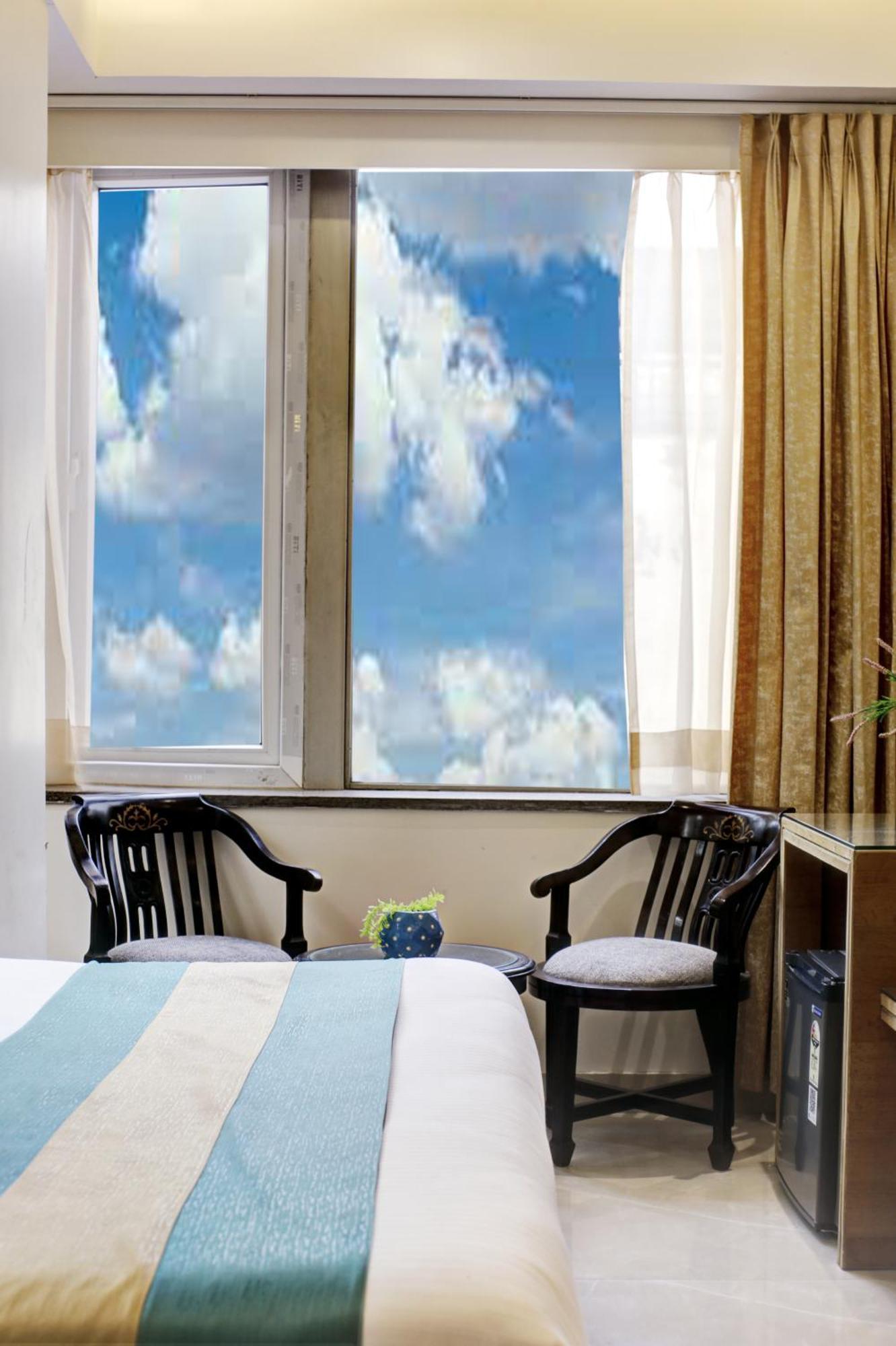 Hotel Krishna Plaza 'New Delhi' - By M S Hospitality Exteriör bild