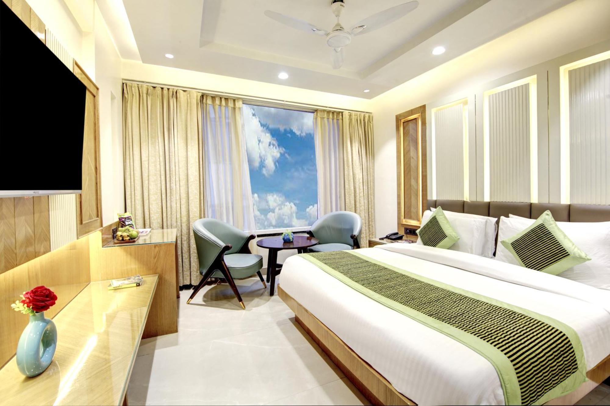 Hotel Krishna Plaza 'New Delhi' - By M S Hospitality Exteriör bild