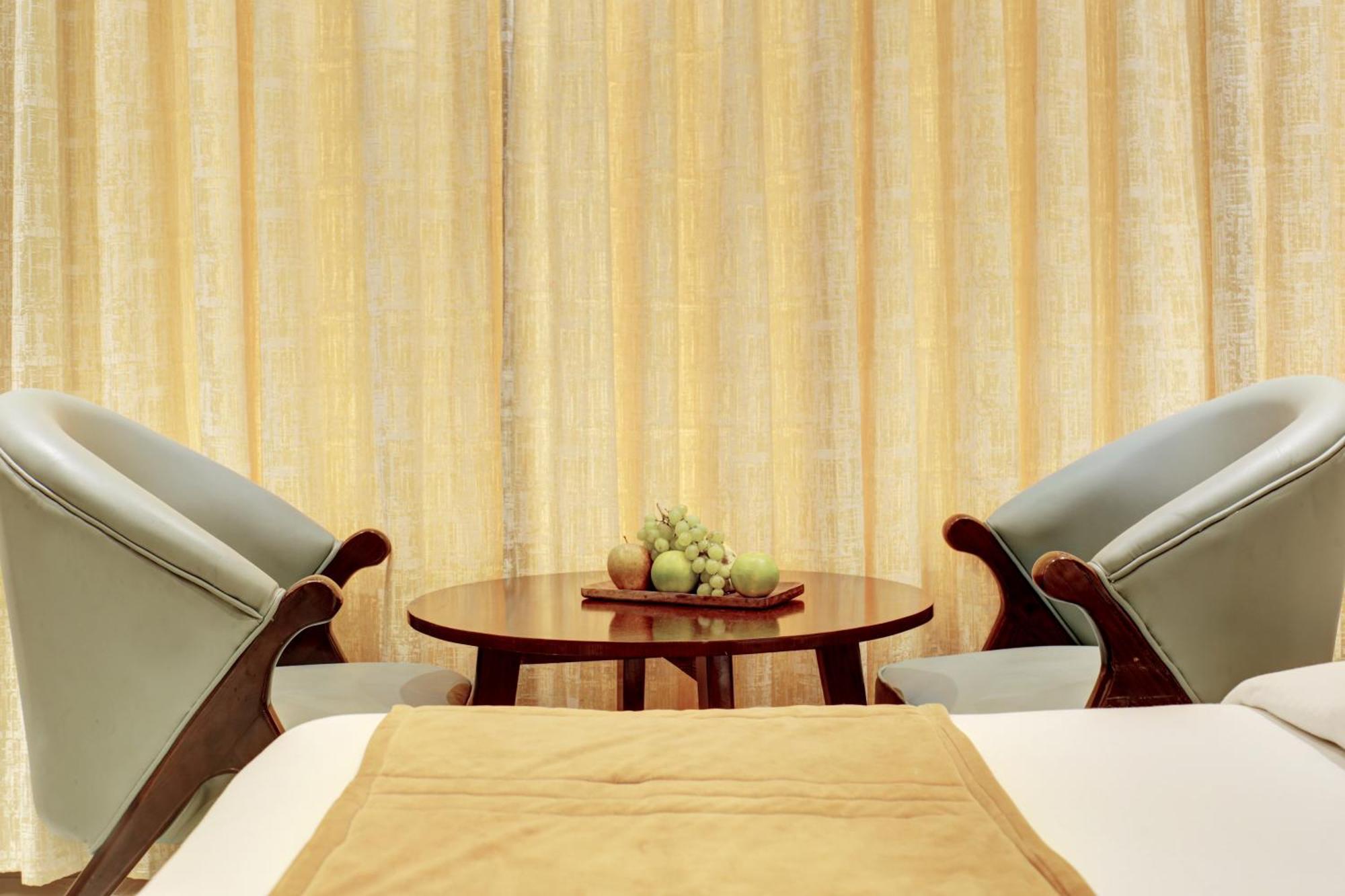 Hotel Krishna Plaza 'New Delhi' - By M S Hospitality Exteriör bild