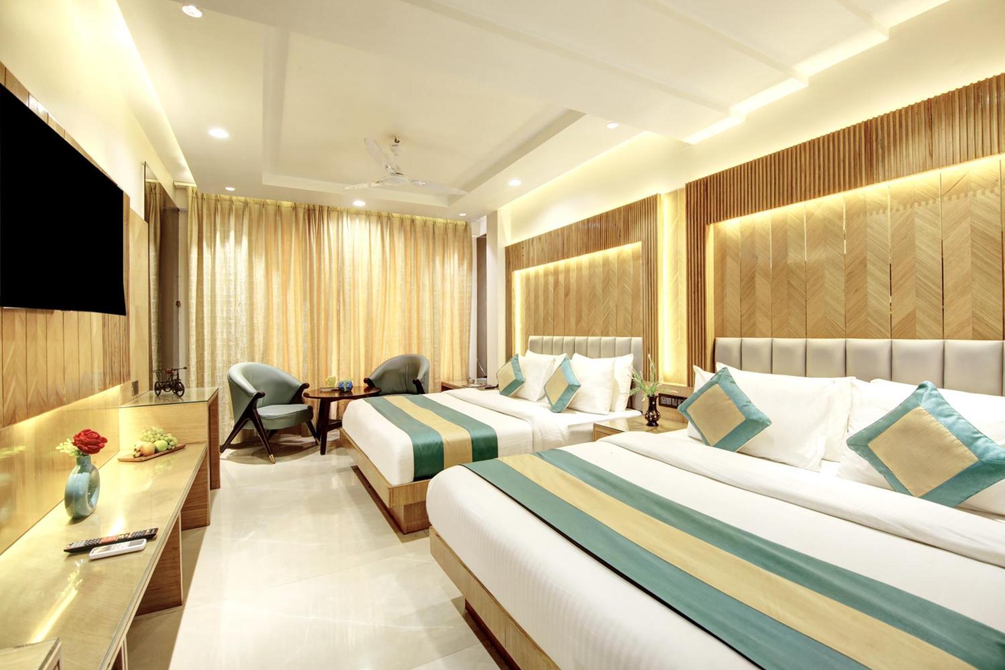 Hotel Krishna Plaza 'New Delhi' - By M S Hospitality Exteriör bild