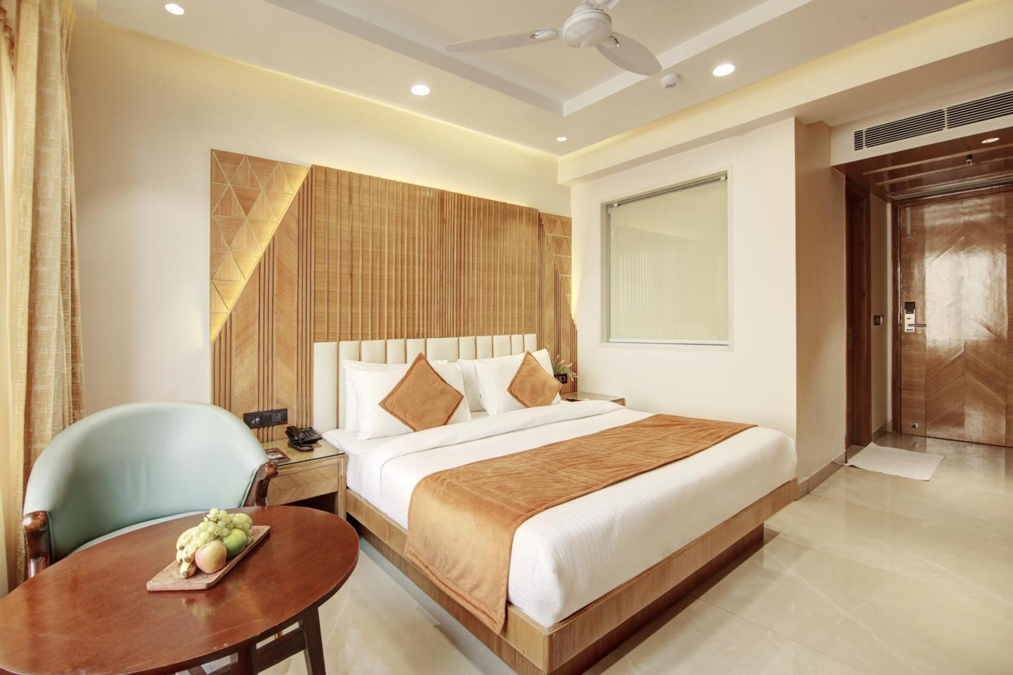 Hotel Krishna Plaza 'New Delhi' - By M S Hospitality Exteriör bild