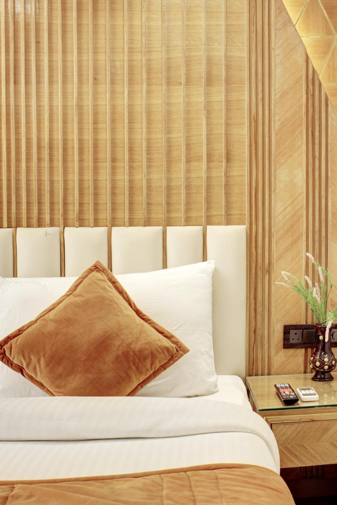 Hotel Krishna Plaza 'New Delhi' - By M S Hospitality Exteriör bild