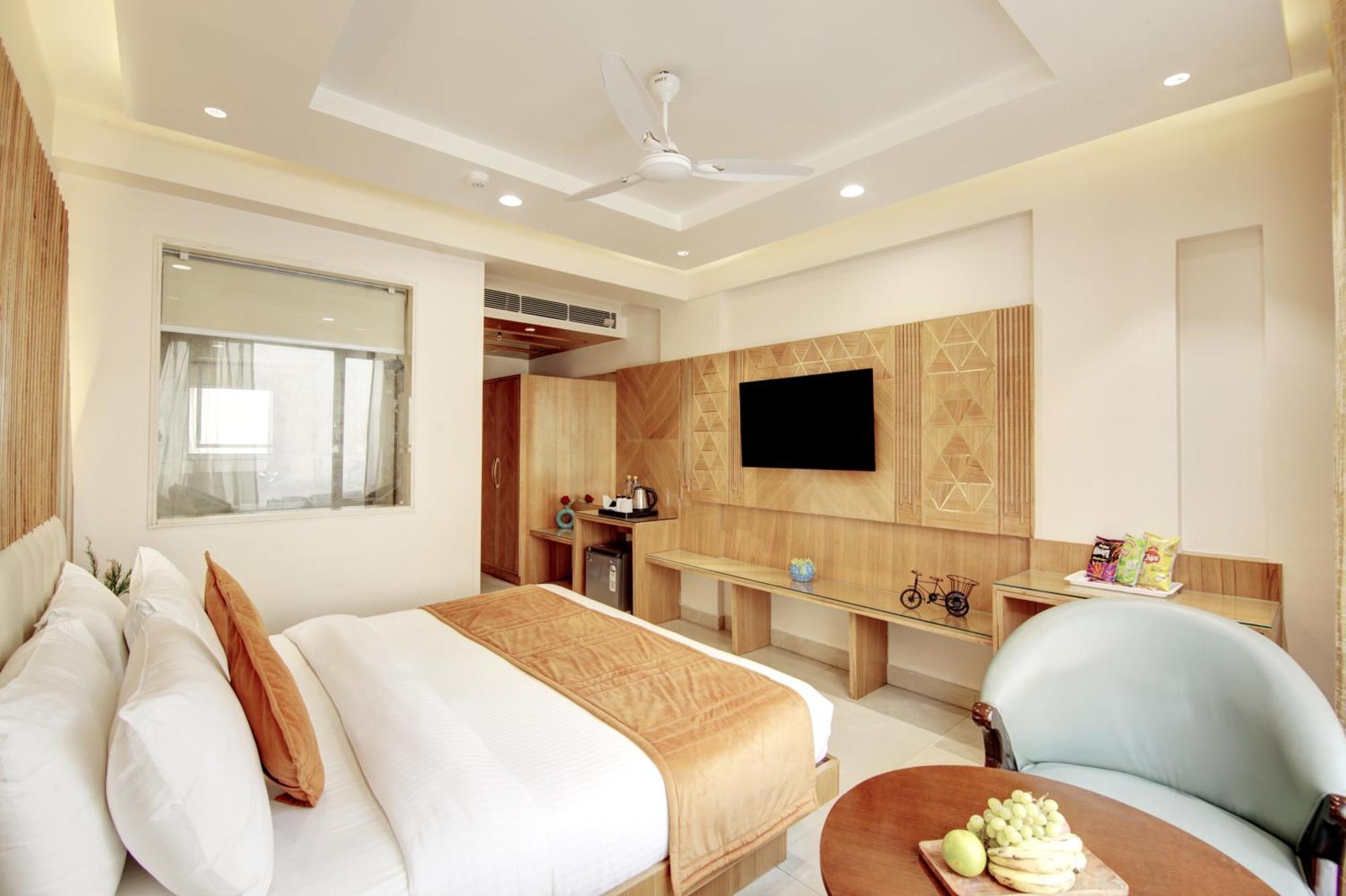 Hotel Krishna Plaza 'New Delhi' - By M S Hospitality Exteriör bild