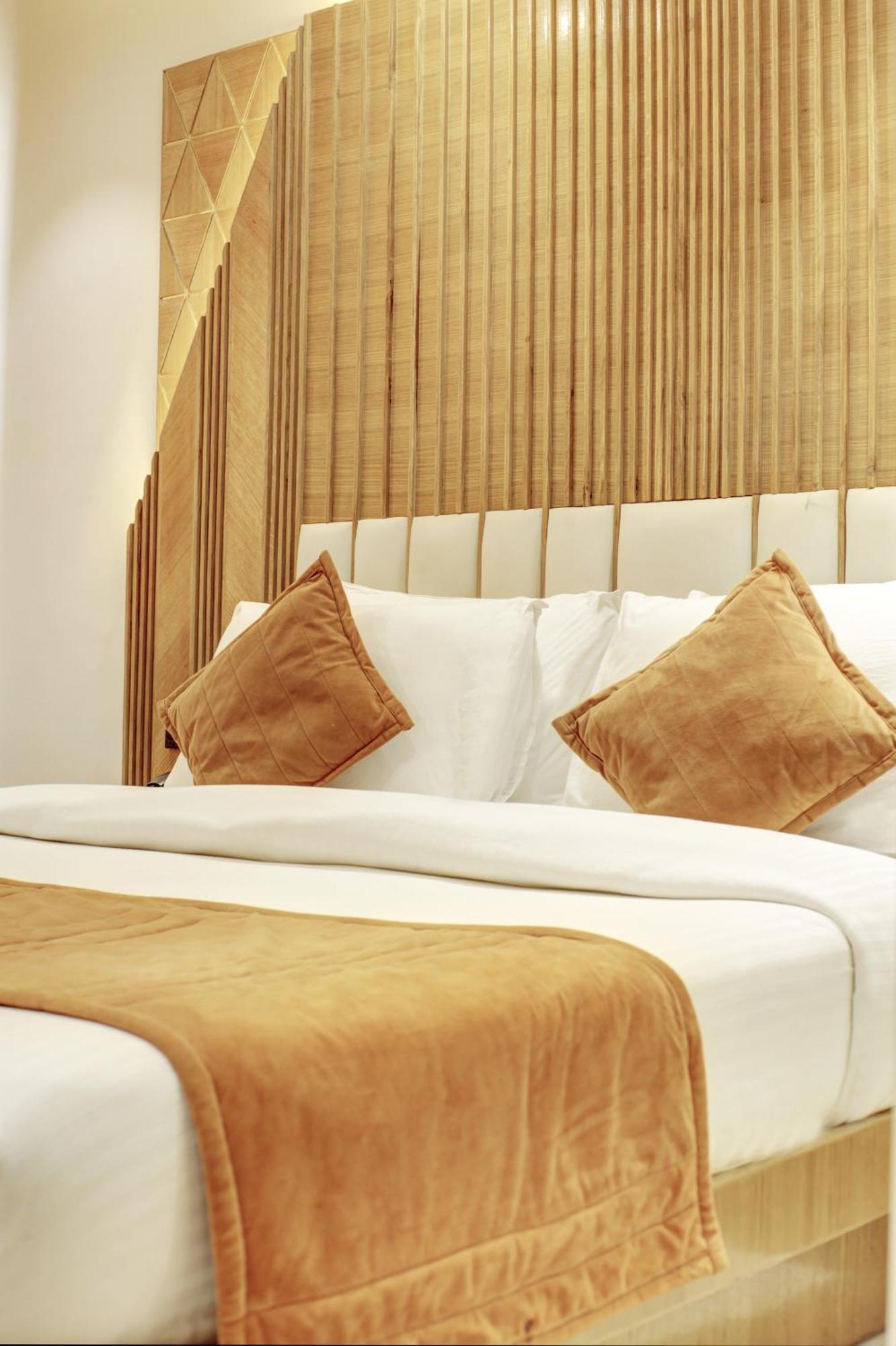 Hotel Krishna Plaza 'New Delhi' - By M S Hospitality Exteriör bild