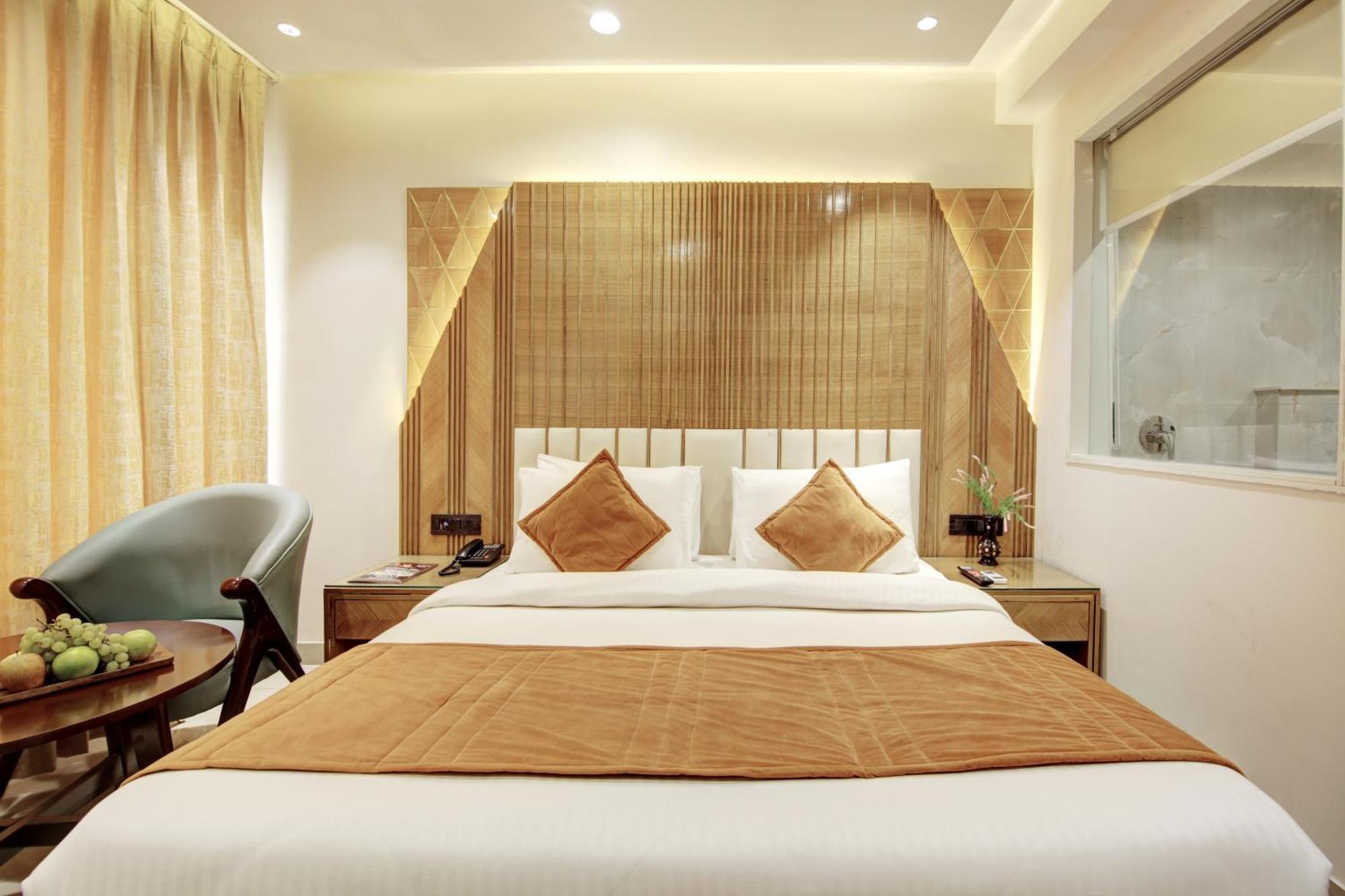 Hotel Krishna Plaza 'New Delhi' - By M S Hospitality Exteriör bild