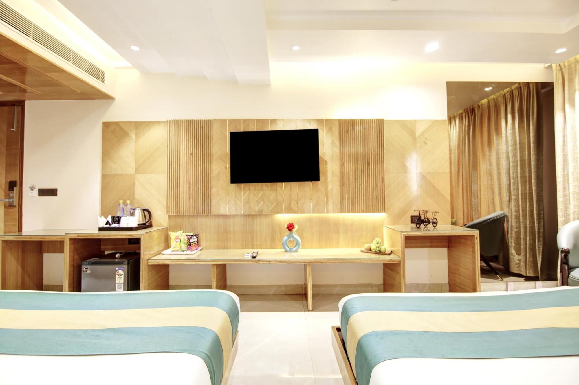 Hotel Krishna Plaza 'New Delhi' - By M S Hospitality Exteriör bild