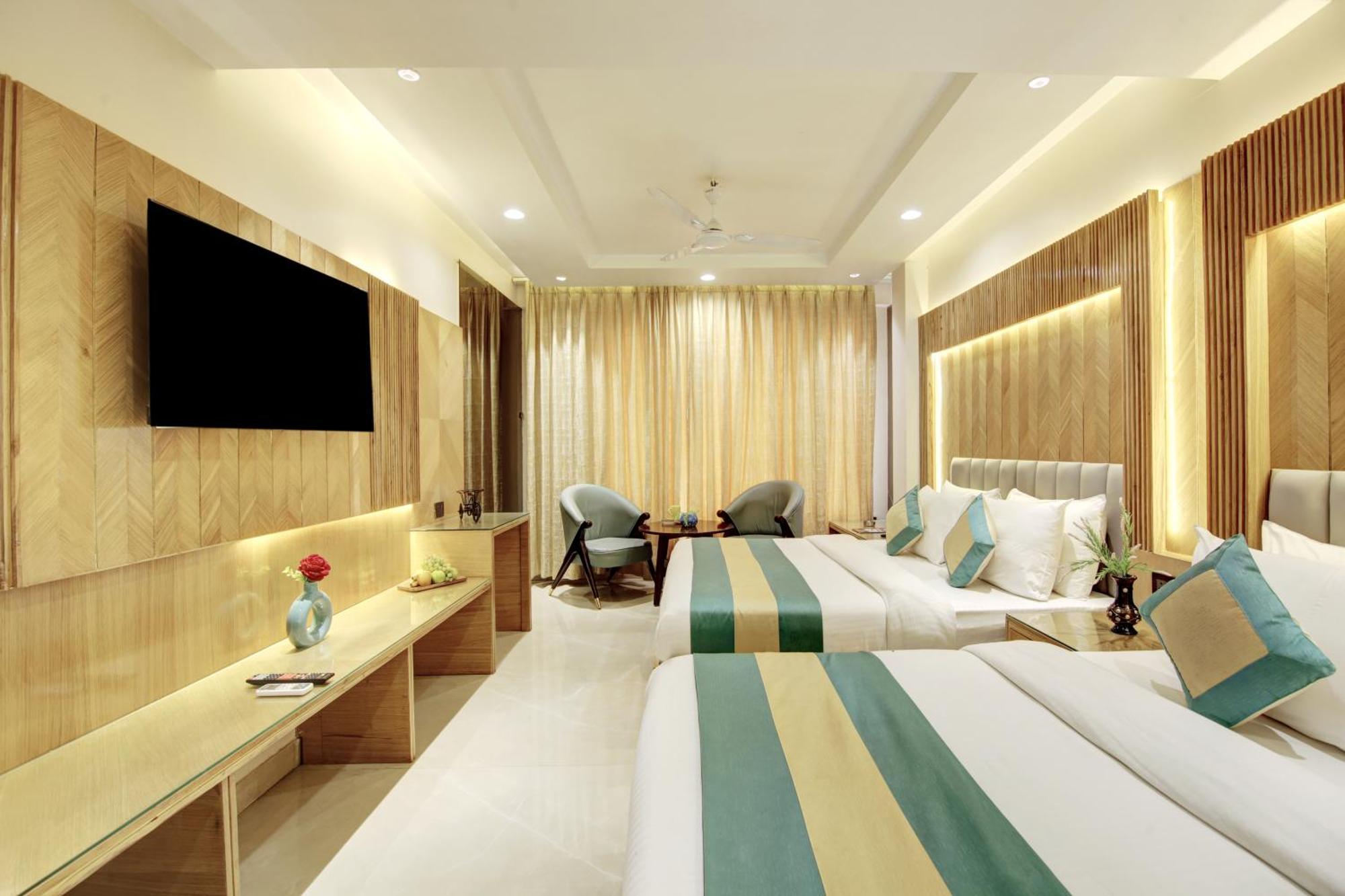 Hotel Krishna Plaza 'New Delhi' - By M S Hospitality Exteriör bild